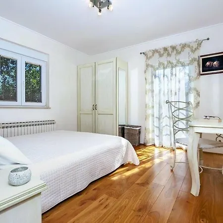 Tina Comfortable Hotel